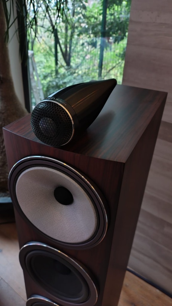Bowers & Wilkins Premium Speaker